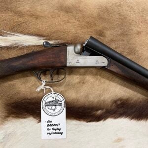 AYA Shooting Star Kal. 20/70 Brugt haglgevær i god stand Velholdt brugt haglgevær Brugt haglgevær set fra siden Brugt haglgevær med træskæfte