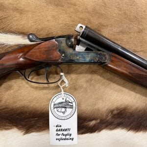 Brugt haglgevær i god stand Velholdt brugt haglgevær Brugt haglgevær set fra siden Brugt haglgevær med træskæfte